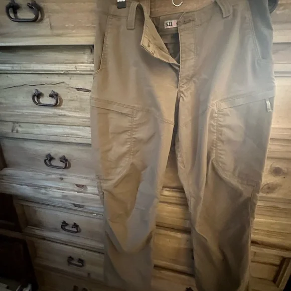 5.11 Men’s khaki tactical pants-lightly worn- 36x30-FREE SHIPPING!! - Picture 3 of 4